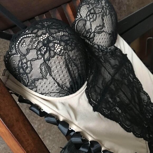 🖤 🌹🥂 Beautiful Blush Corset with Black Satin Ribbon Closure - Picture 5 of 10